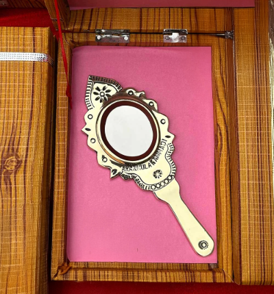 Aranmula Kannadi - Handcrafted Kerala Traditional Metal Mirror - 1.75 Inch Mirror Size