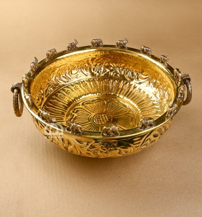 Pure Brass Elephant Uruli Bowl – Ethnic Carved Showpiece | Traditional Brass Finish Uruli for Floating Flowers & Home Decor