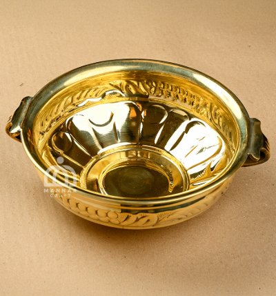 Brass Sheet Uruli – Decorative Bowl for Floating Flowers & Home Decor