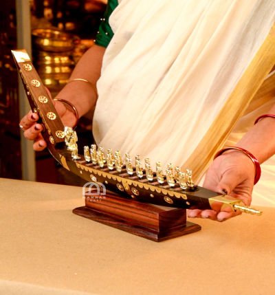 Hand-Carved Wooden Snake Boat Memento – Kerala Vallamkali Decor Showpiece for Home & Office – Traditional Gift Item by Mannar Craft