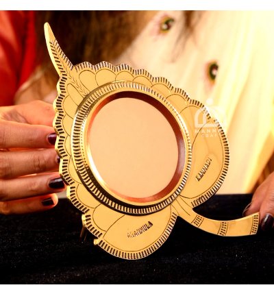 Aranmula Kannadi Metal Mirror - Alila Model with Back Stand | Kerala Heritage Handicraft (3 Inch Mirror Dia)