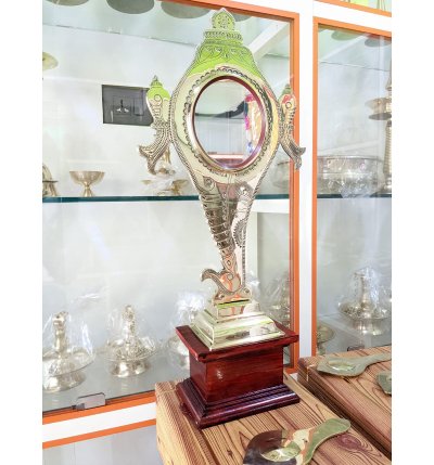 Aranmula kannadi with Wooden Base | 5 inch mirror size