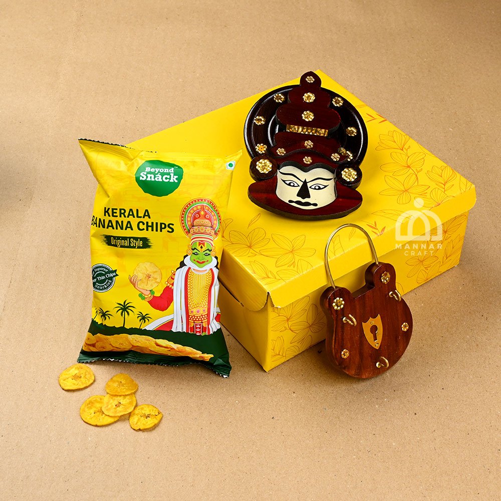 Mannar Craft Onam Gift Combo – Brown Kathakali Wall Decor, Lock shape Key Hanger & Banana Chips