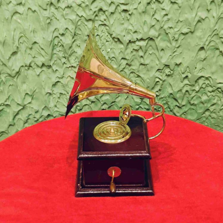 Decorative Vintage Gramophone Showpiece – Small Tabletop Home Decor & Gift Idea