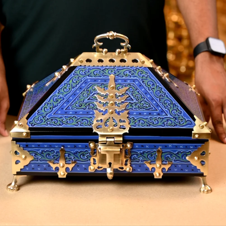 Nettoor Petti Jewellery Box – Handcrafted Mahogany Kerala Amadapetti