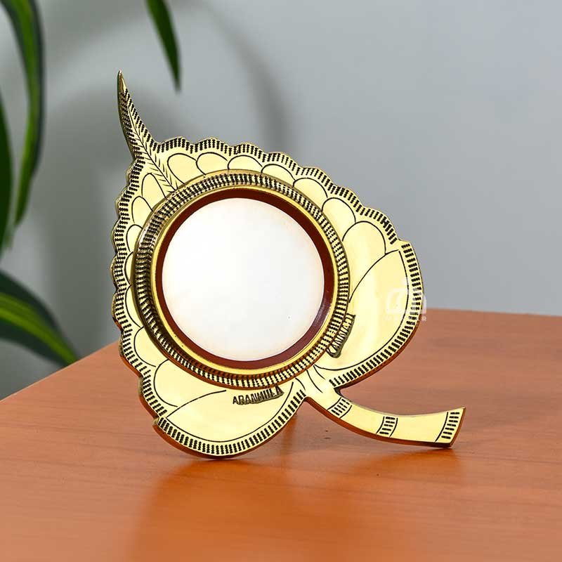 Aranmula Kannadi Metal Mirror - Alila Model with Back Stand | Kerala Heritage Handicraft (3 Inch Mirror Dia)