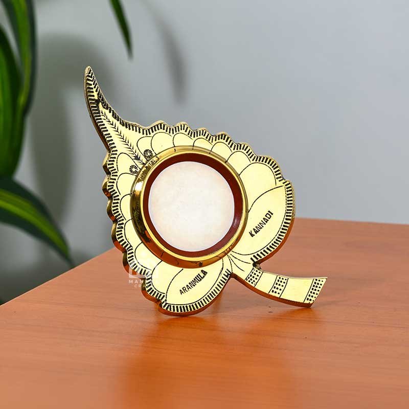 Aranmula Kannadi – Alila Model with Back Stand | Handcrafted Kerala Metal Mirror – 2.5 Inch