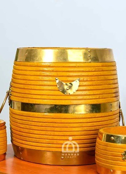 Wooden Plaavu Vadi Para with Brass Decoration – Kerala Traditional Decor