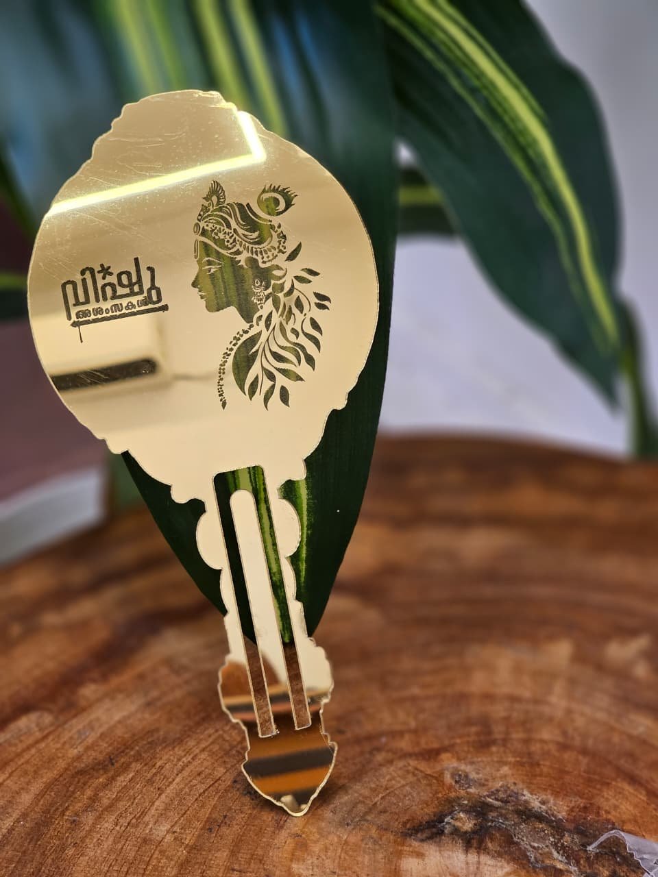 Key Design Vishu Kaineettam Holder Acrylic Stand 