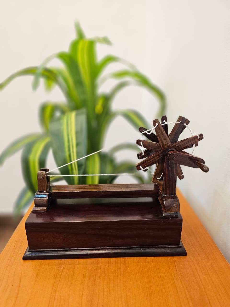 Charkha Memento with Base – Traditional Handmade Souvenir