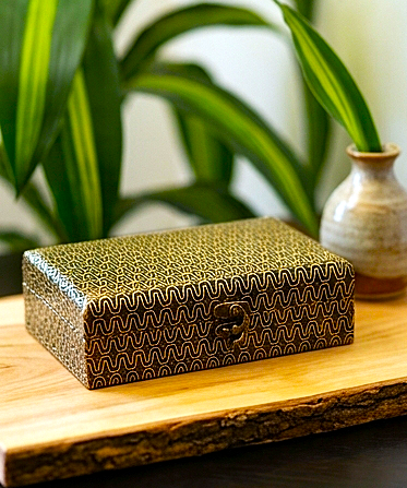 Wooden Jewelry Box with Decorative Design – Elegant Organizer