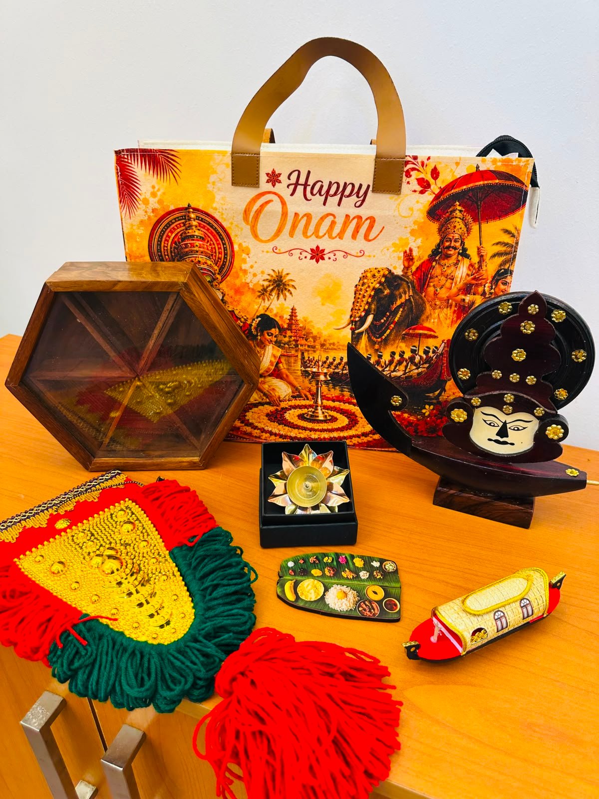 Traditional Kerala Onam Hamper | Mannar Craft