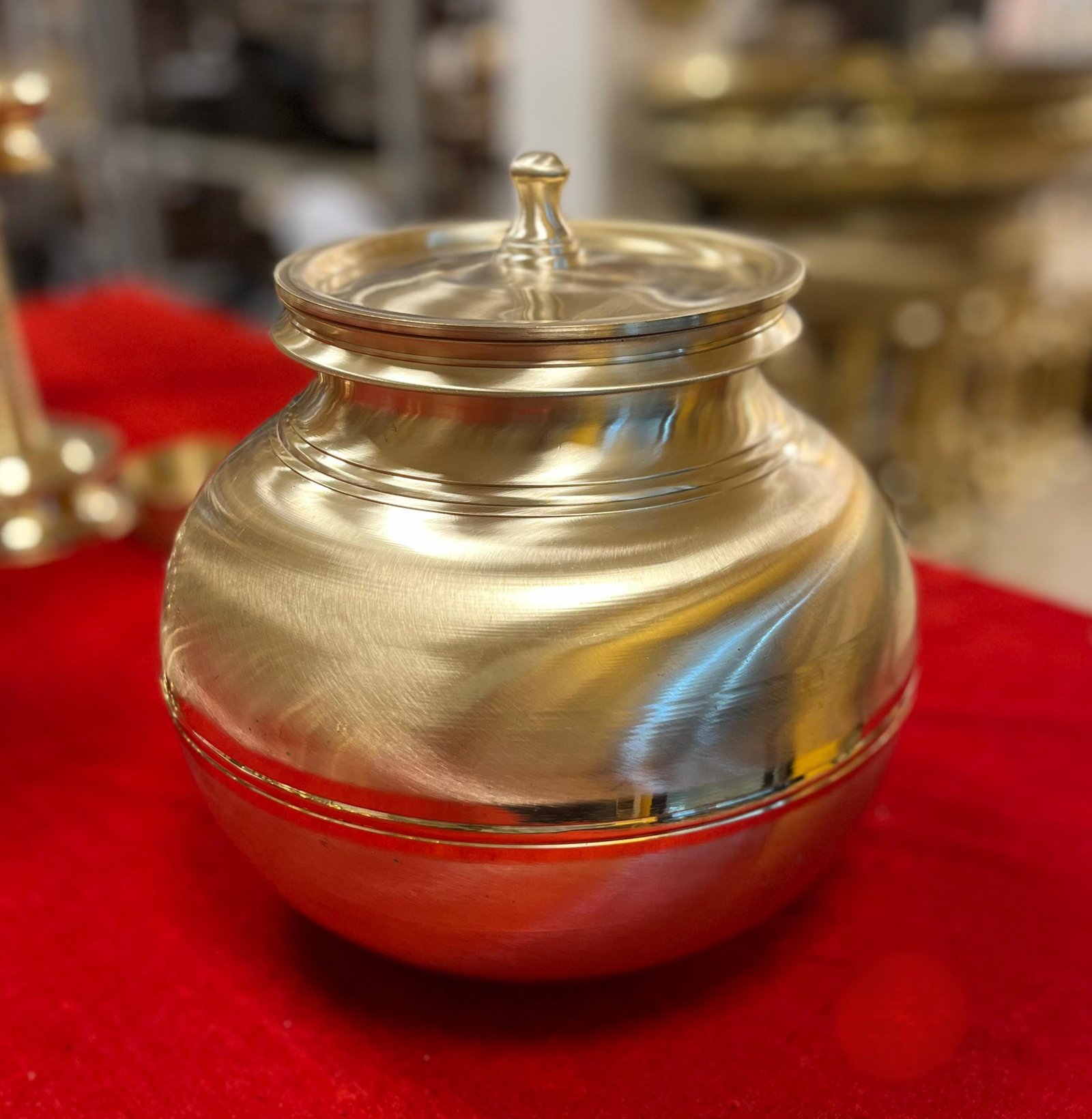 Bronze Pot with Lid – Traditional Cooking & Serving Vessel