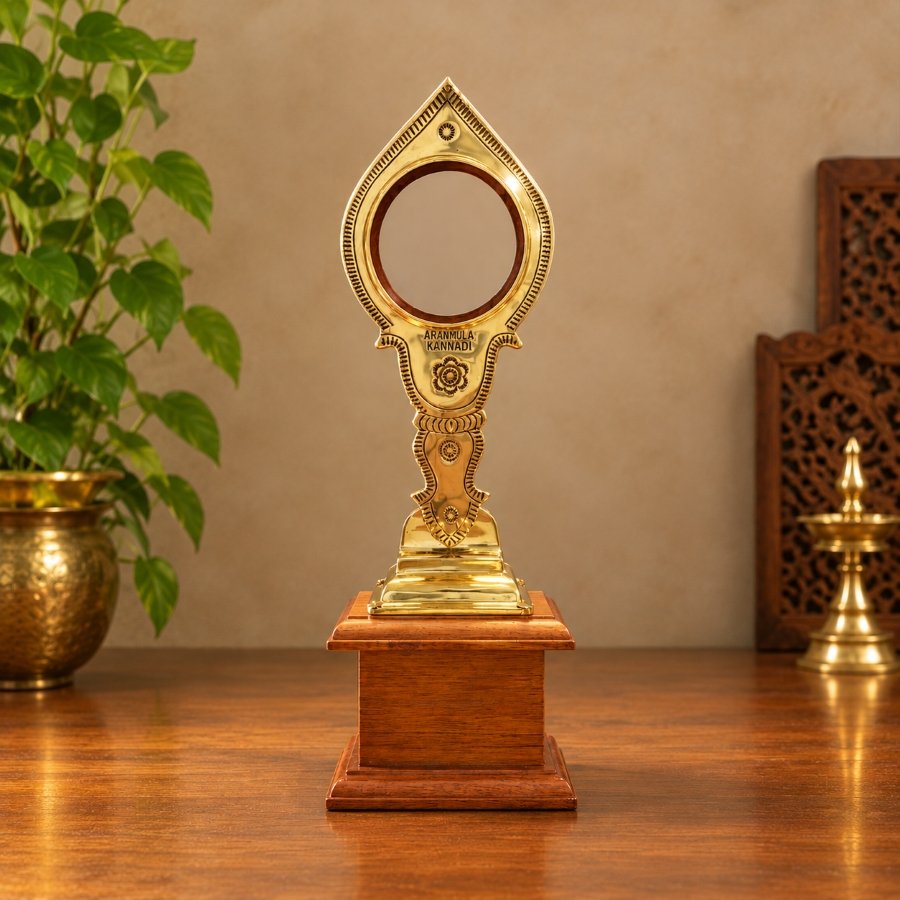 Aranmula Kannadi Wooden Momento – 2.5 Inch Mirror