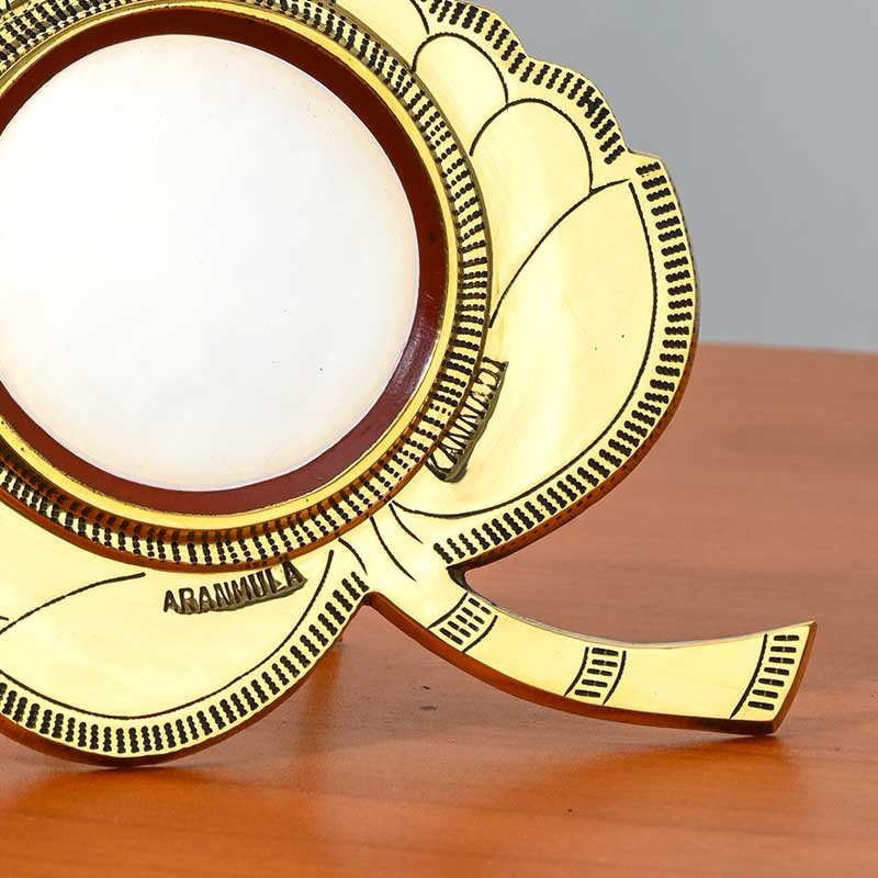 Aranmula Kannadi Metal Mirror - Alila Model with Back Stand | Kerala Heritage Handicraft (3 Inch Mirror Dia)