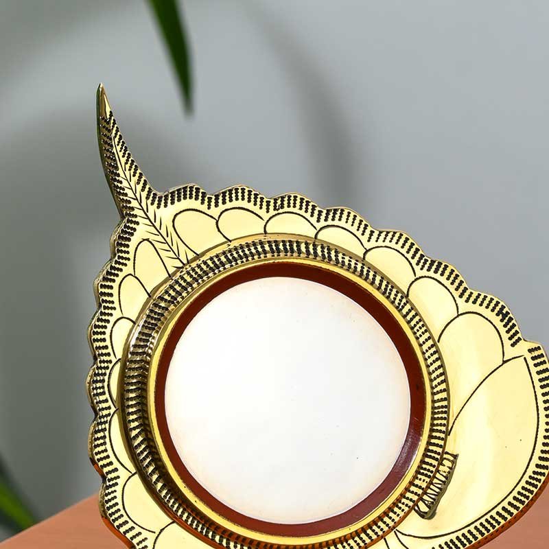 Aranmula Kannadi Metal Mirror - Alila Model with Back Stand | Kerala Heritage Handicraft (3 Inch Mirror Dia)